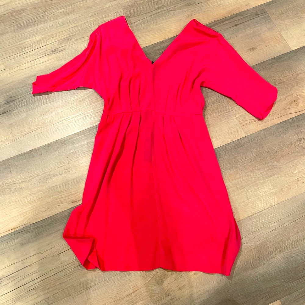 Milly coral back-zip dress sz 6. Front pockets, v-neck front & back.  Never worn